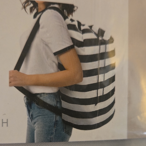 Regent Square Black White Striped Laundry Bag Shoulder strap 14" D X 24" H NEW - Picture 1 of 5